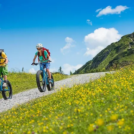 آيغنبرغ أبارتمنتس شقة *