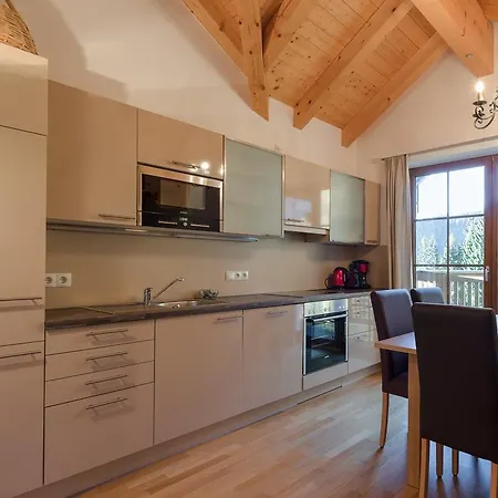 آيغنبرغ أبارتمنتس شقة *